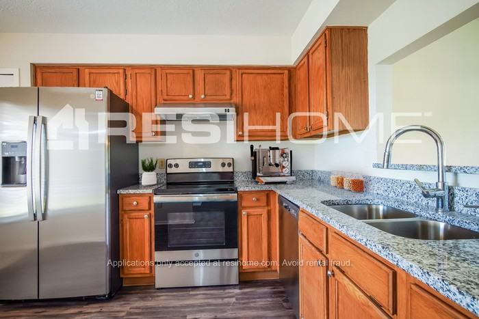 7474 Radiant Cir - Photo 3 of 18