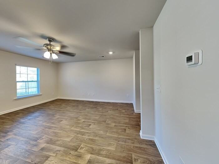 922 Citation St - Photo 5 of 24