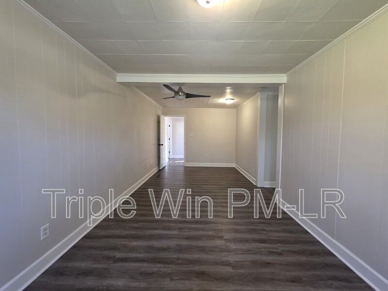 16 Hum Rd - Photo 4 of 31