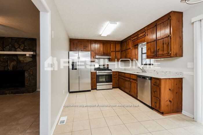 6060 Sutton Pl - Photo 2 of 21