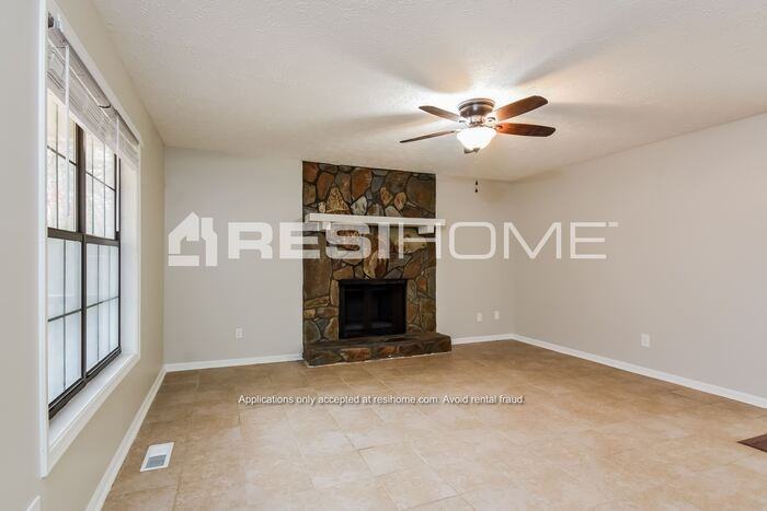 6060 Sutton Pl - Photo 6 of 21