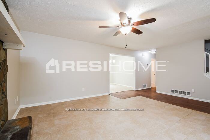 6060 Sutton Pl - Photo 7 of 21