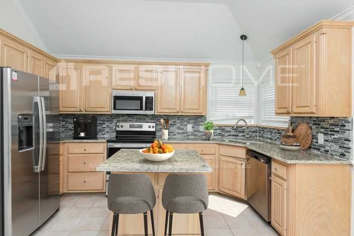 1410 Hyde Park Blvd - Photo 2 of 16