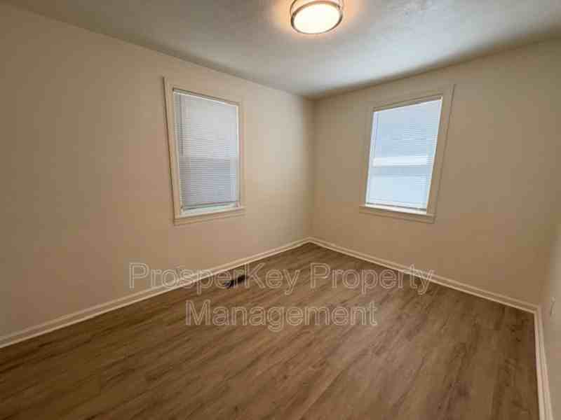 3640 Walton St - Photo 6 of 12