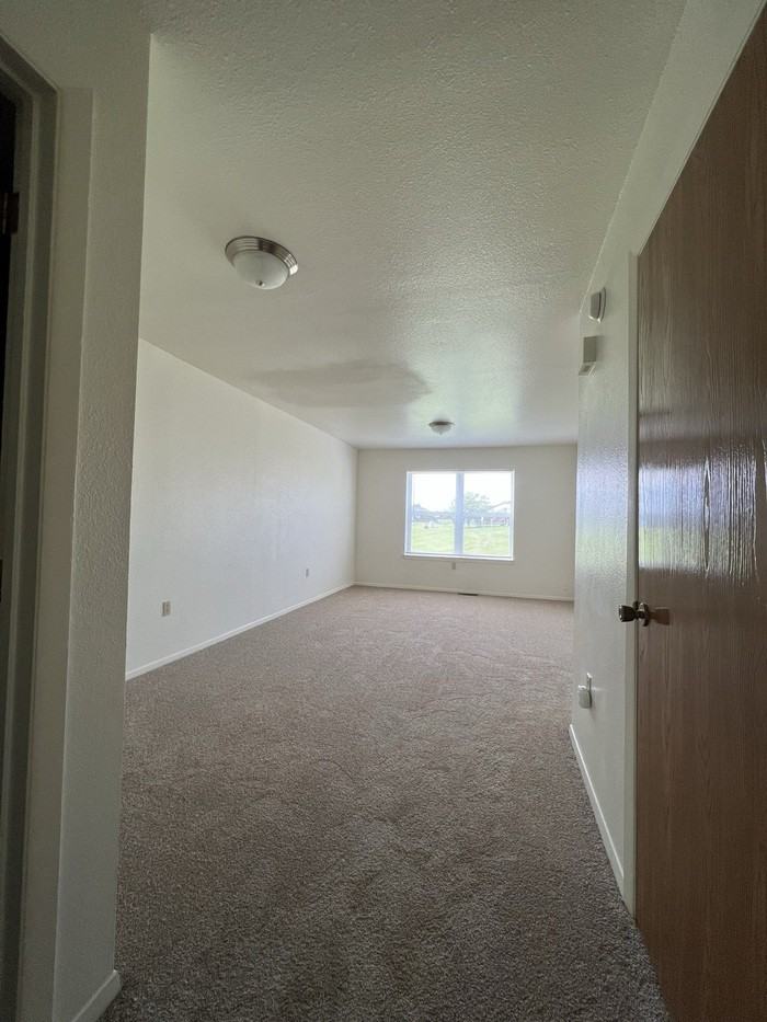 276 Mellette Ct - Photo 2 of 6