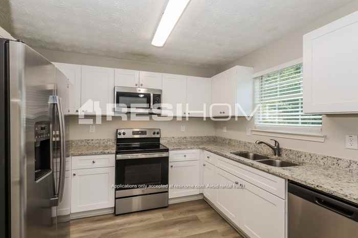 1430 Camelia St - Photo 2 of 20