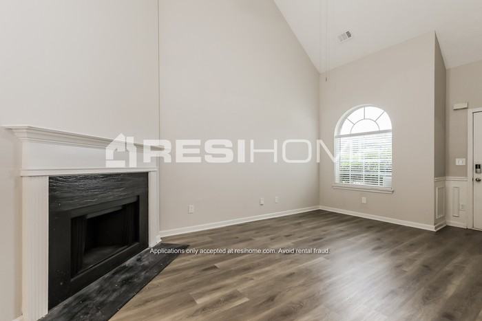 1430 Camelia St - Photo 3 of 20