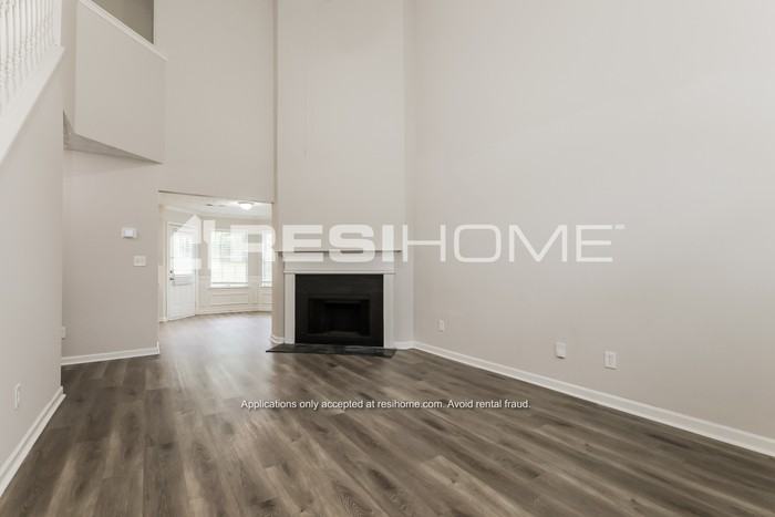 1430 Camelia St - Photo 5 of 20