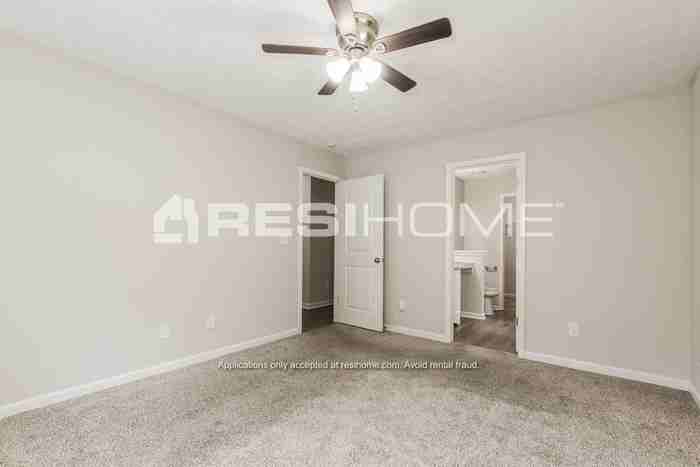 1430 Camelia St - Photo 6 of 20