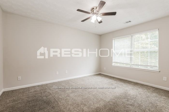 1430 Camelia St - Photo 7 of 20