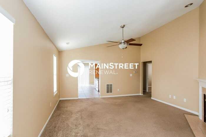 3264 Blue Ash Ln - Photo 3 of 16