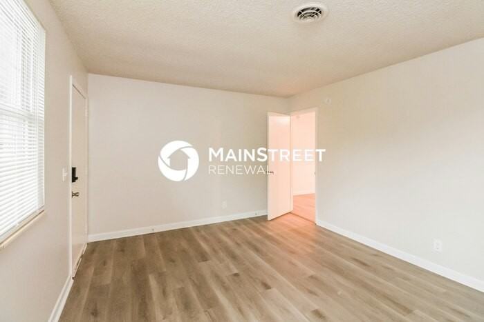 509 Barclay Square Ct - Photo 2 of 15