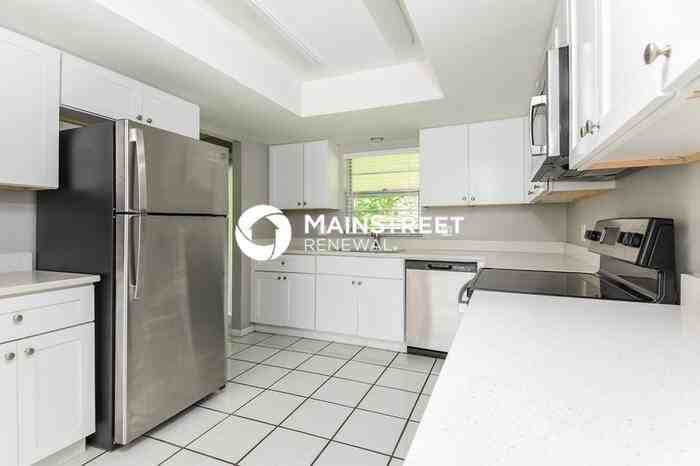 1794 Baywood Ave - Photo 5 of 15