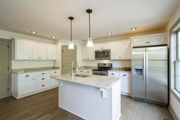 709 Courtland Ave - Photo 7 of 30