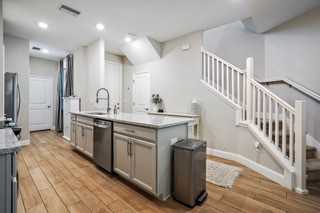 5246 Neil Dr - Photo 6 of 31