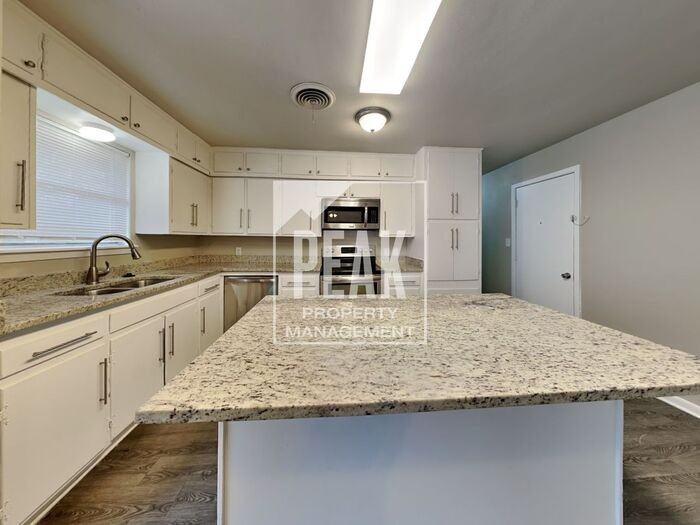 5712 Whitman Ave - Photo 5 of 18