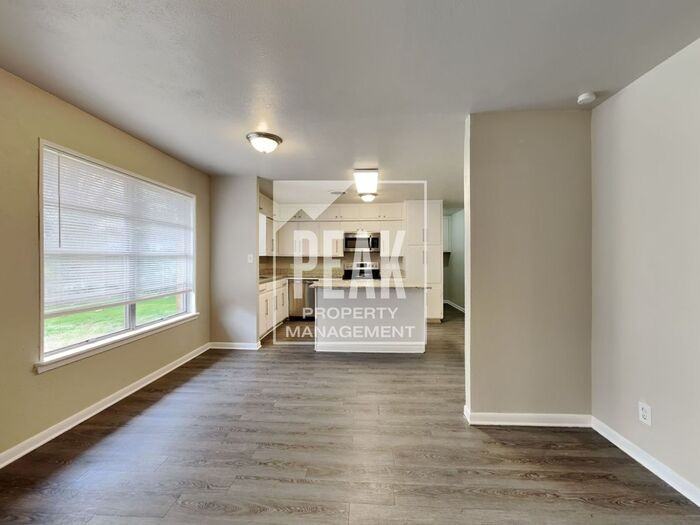 5712 Whitman Ave - Photo 6 of 18