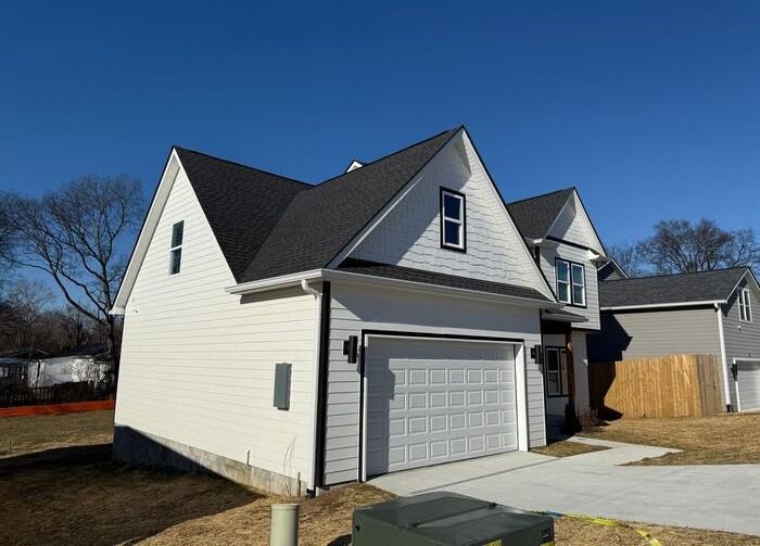 1004 Scenic View Ct - Photo 2 of 33