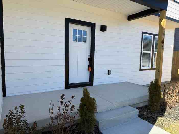 1004 Scenic View Ct - Photo 3 of 33