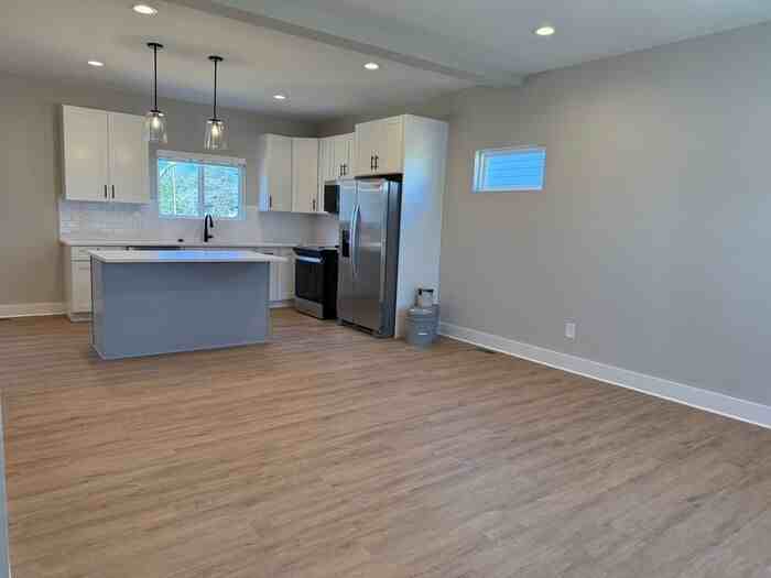 1004 Scenic View Ct - Photo 4 of 33