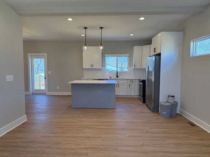 1004 Scenic View Ct - Photo 5 of 33