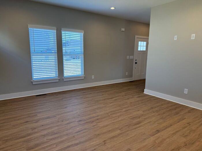 1004 Scenic View Ct - Photo 6 of 33