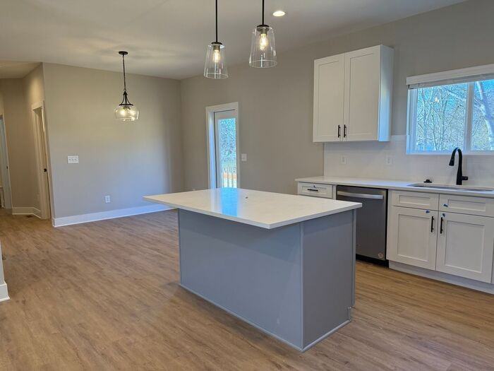 1004 Scenic View Ct - Photo 7 of 33