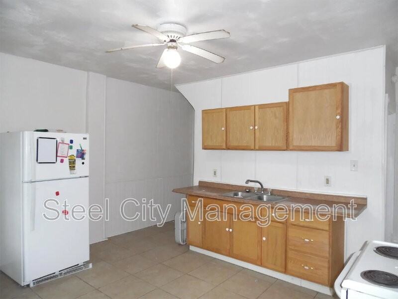 12 Cuyler Ave - Photo 7 of 8