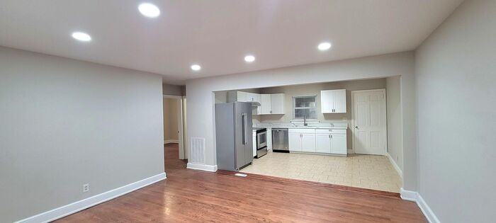 448 22nd Ave Ne - Photo 6 of 13