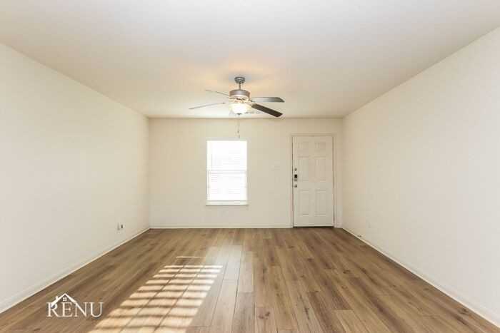 305 Sunnymeade Ln - Photo 3 of 18