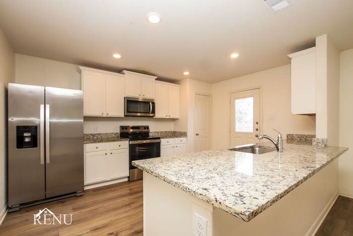 305 Sunnymeade Ln - Photo 4 of 18