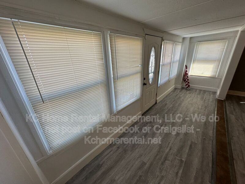 2917 E 61st St - Photo 5 of 24