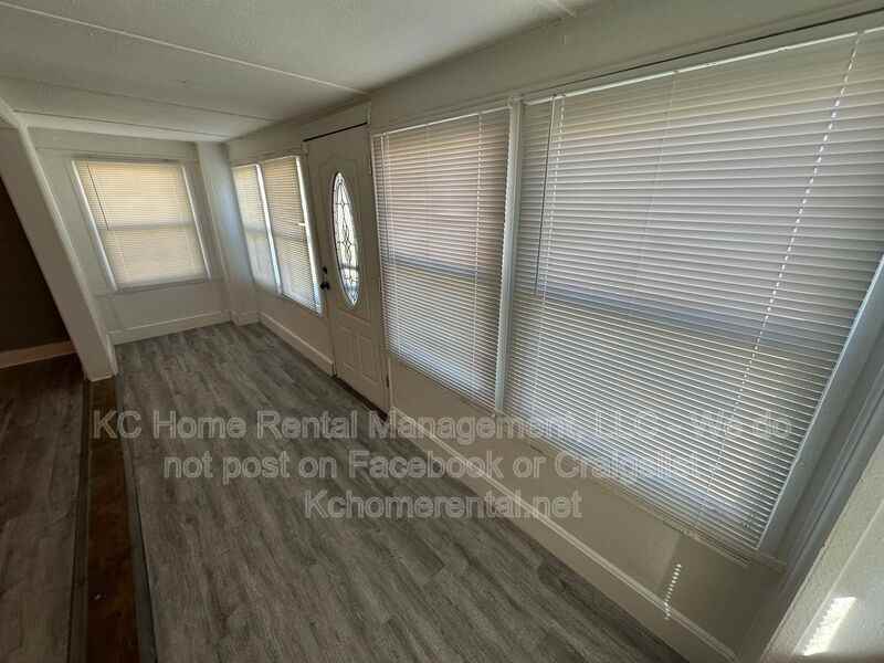 2917 E 61st St - Photo 6 of 24