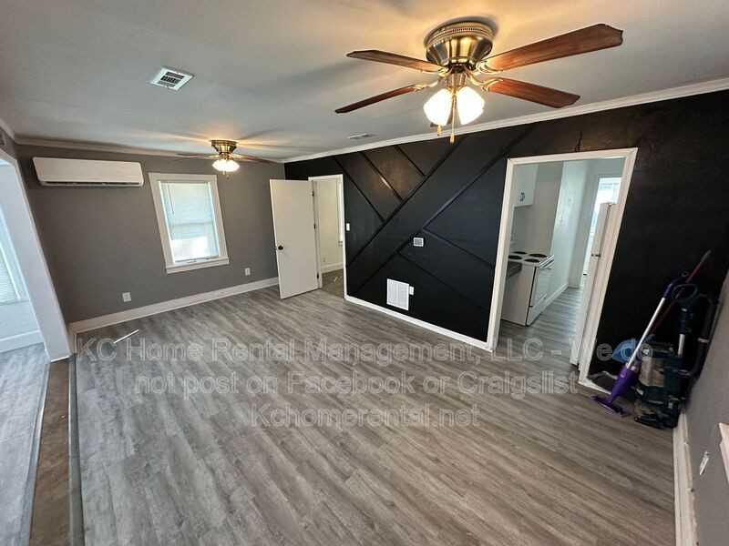 2917 E 61st St - Photo 7 of 24