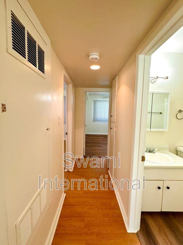 1535 W 102nd St #06 - Photo 3 of 10