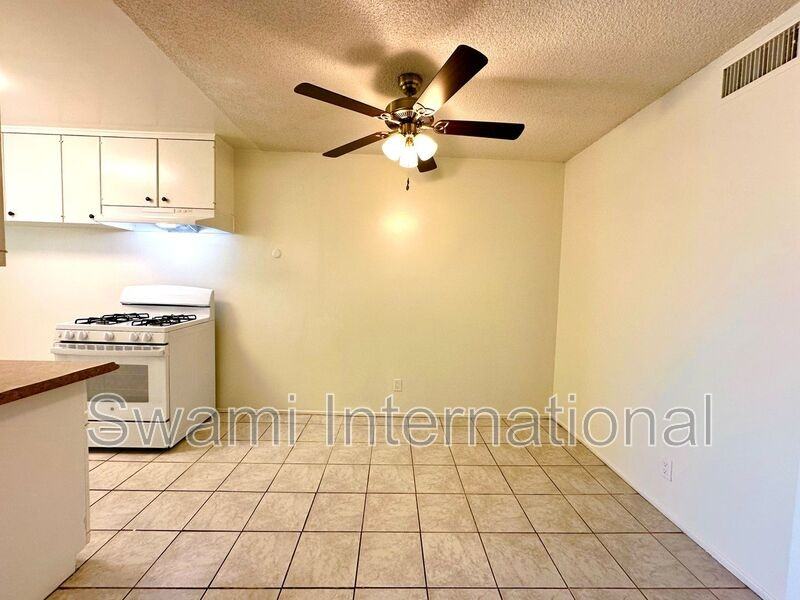 1535 W 102nd St #06 - Photo 4 of 10