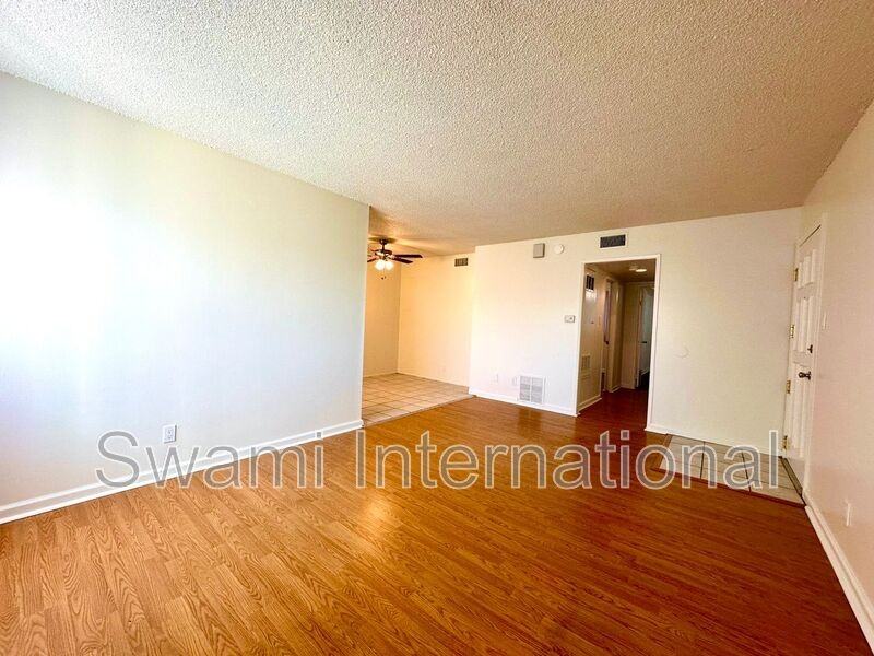 1535 W 102nd St #06 - Photo 6 of 10