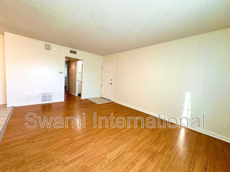 1535 W 102nd St #06 - Photo 7 of 10