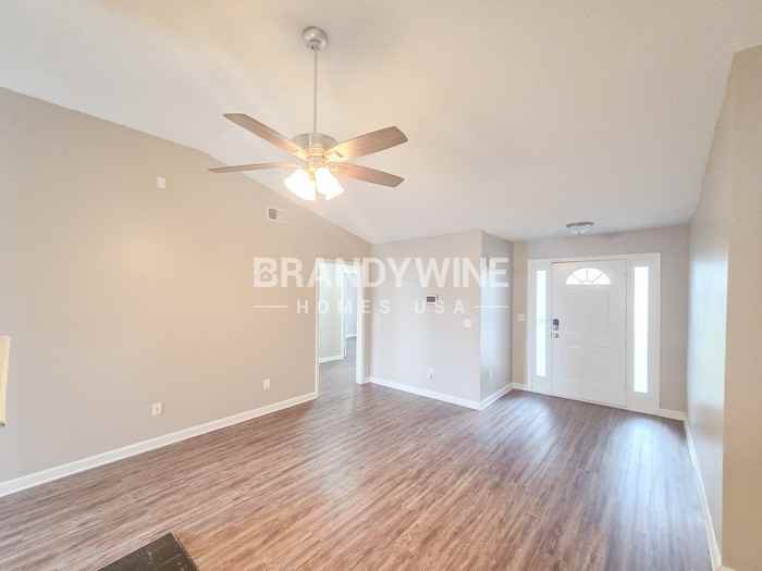 1139 Commons Ct - Photo 2 of 21