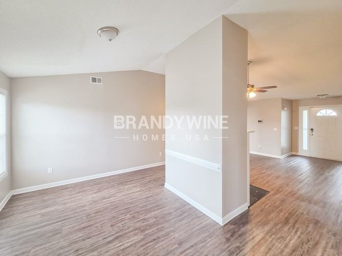 1139 Commons Ct - Photo 3 of 21