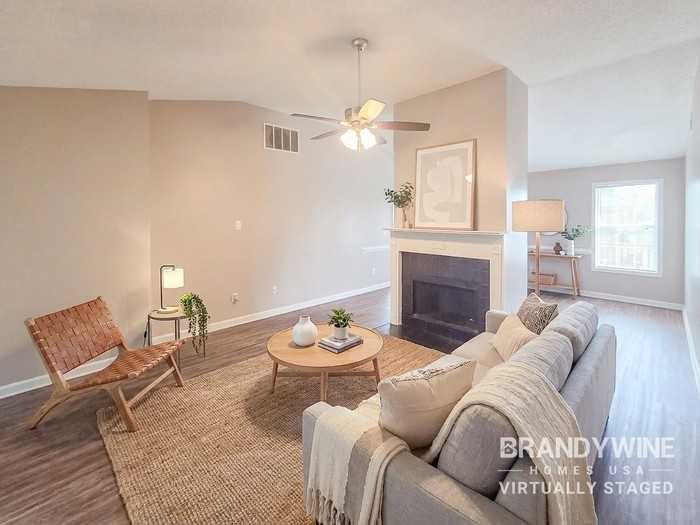 1139 Commons Ct - Photo 4 of 21