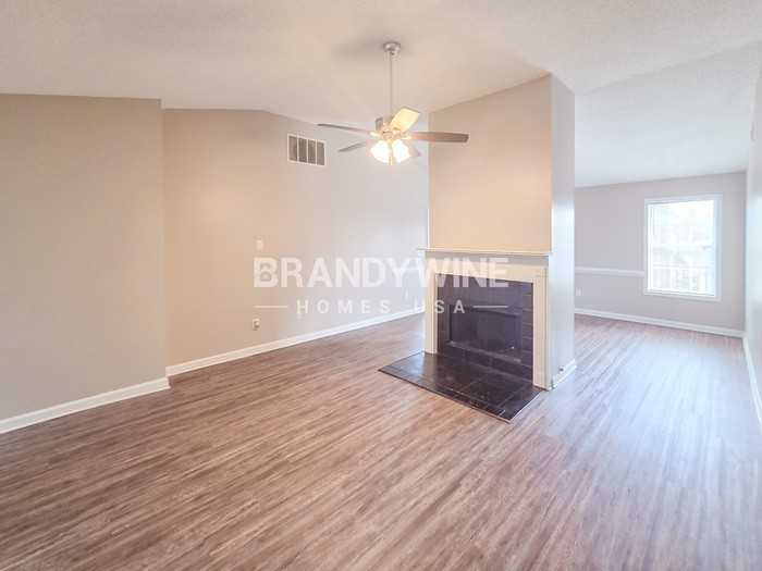 1139 Commons Ct - Photo 5 of 21