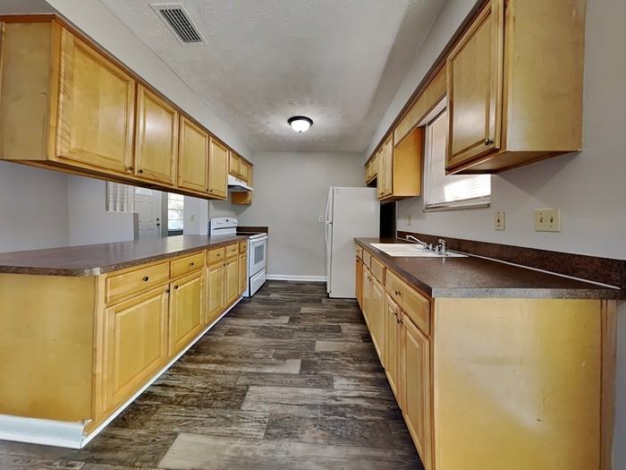 8349 Pembrook Ct - Photo 5 of 22