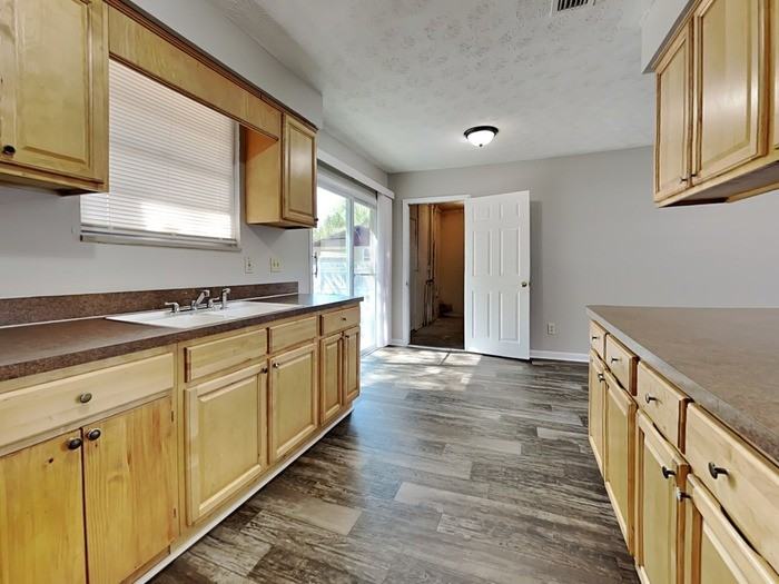 8349 Pembrook Ct - Photo 6 of 22