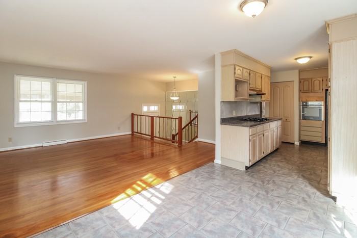 310 Anchor Dr - Photo 2 of 9