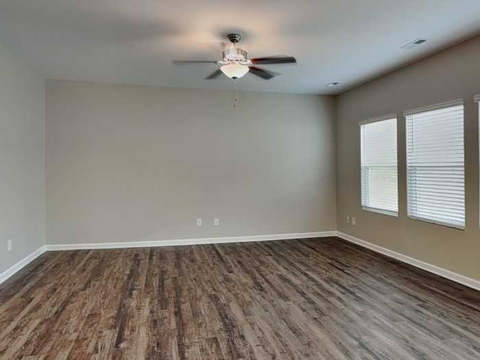 5717 Camp Ct Sw - Photo 4 of 18