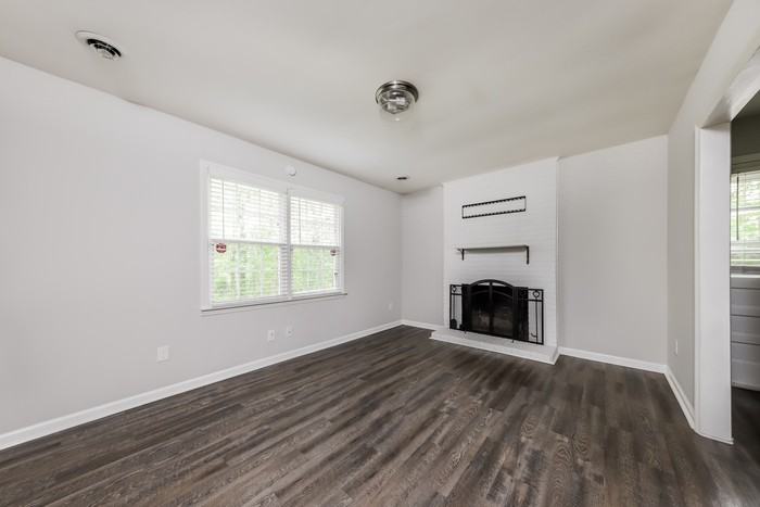 1301 Yardley Ter - Photo 4 of 12