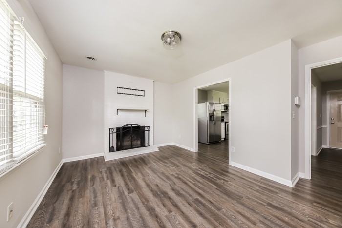 1301 Yardley Ter - Photo 5 of 12