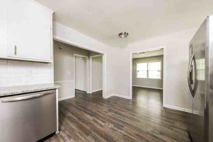 1301 Yardley Ter - Photo 6 of 12