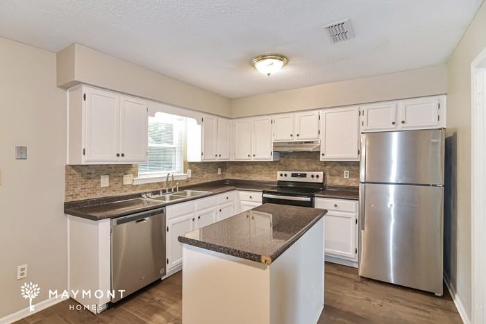 5805 Hyde Park Dr - Photo 5 of 12